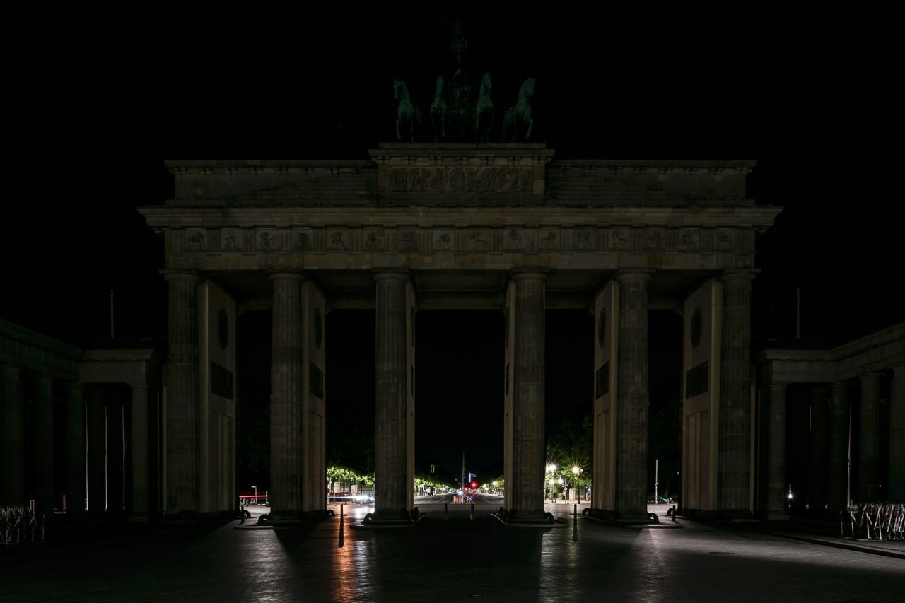 Energy crisis’ long night told by the photos of Berlin in the dark - Domus