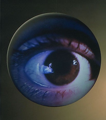 “Who’s” di Tony Oursler, 1996, immagine simbolo della mostra (©Tony Oursler/Metro Pictures New York)

