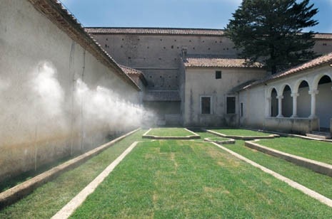 Il gioco ottico di superfici, proposto dallo studio berlinese Topotek1
