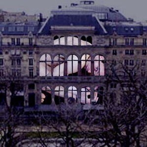 “Le Geant” di Samuel Rousseau , installazione monumentale silenziosa al Théatre de la Gaité Lyrique, 3 Rue Papin
