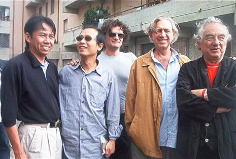 Foto di gruppo ad Arte all’Arte: Eko Prawoto, il curatore Hou Hanru, Mario Cristiani, gli artisti Jimmy Durham e Daniel Buren