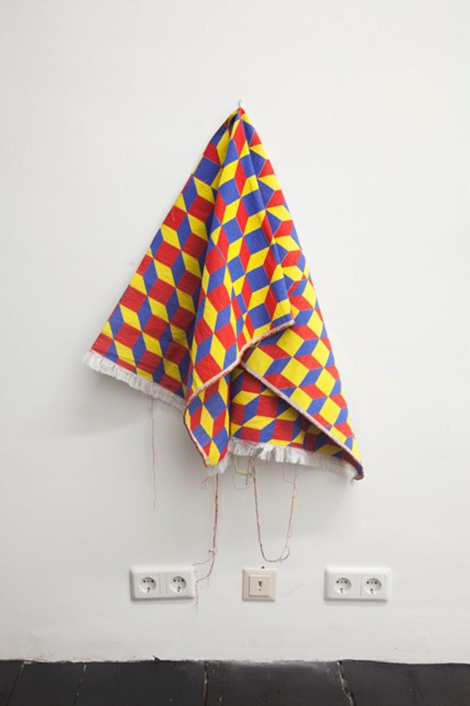 Marco Bruzzone, <i>For each love that becomes physical there are many variations that do not</i>, 
2010. 
Jacquard, cotone intrecciato
cm 80 x 60 x 22 circa (per gentile concessione Galerie Isabella Bortolozzi; foto Nick Ash).
