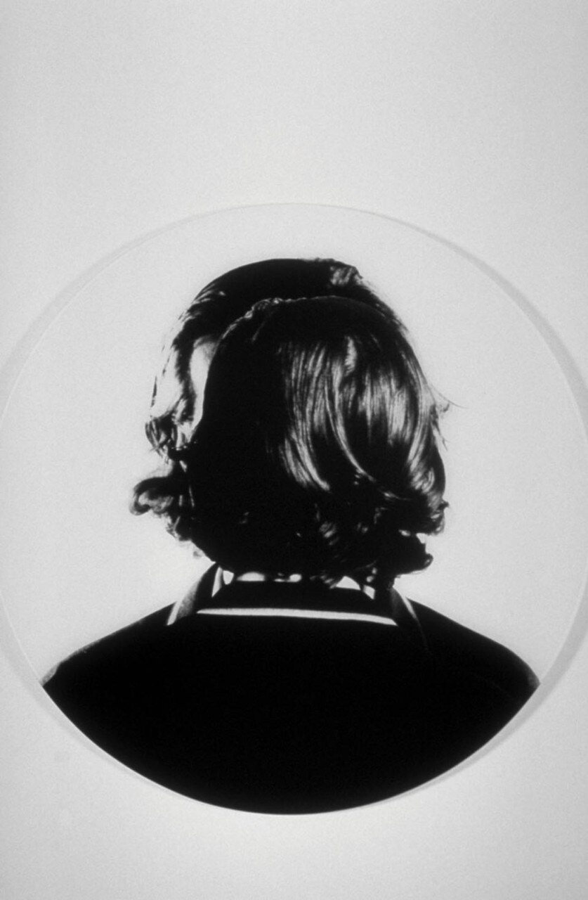 Carsten Höller, Moi-Même-Soi-Même (Me stesso, se stesso), 1997, fotografia b/n, plexiglas, diametro 80 cm. Collezione Gensollen, Marsiglia 