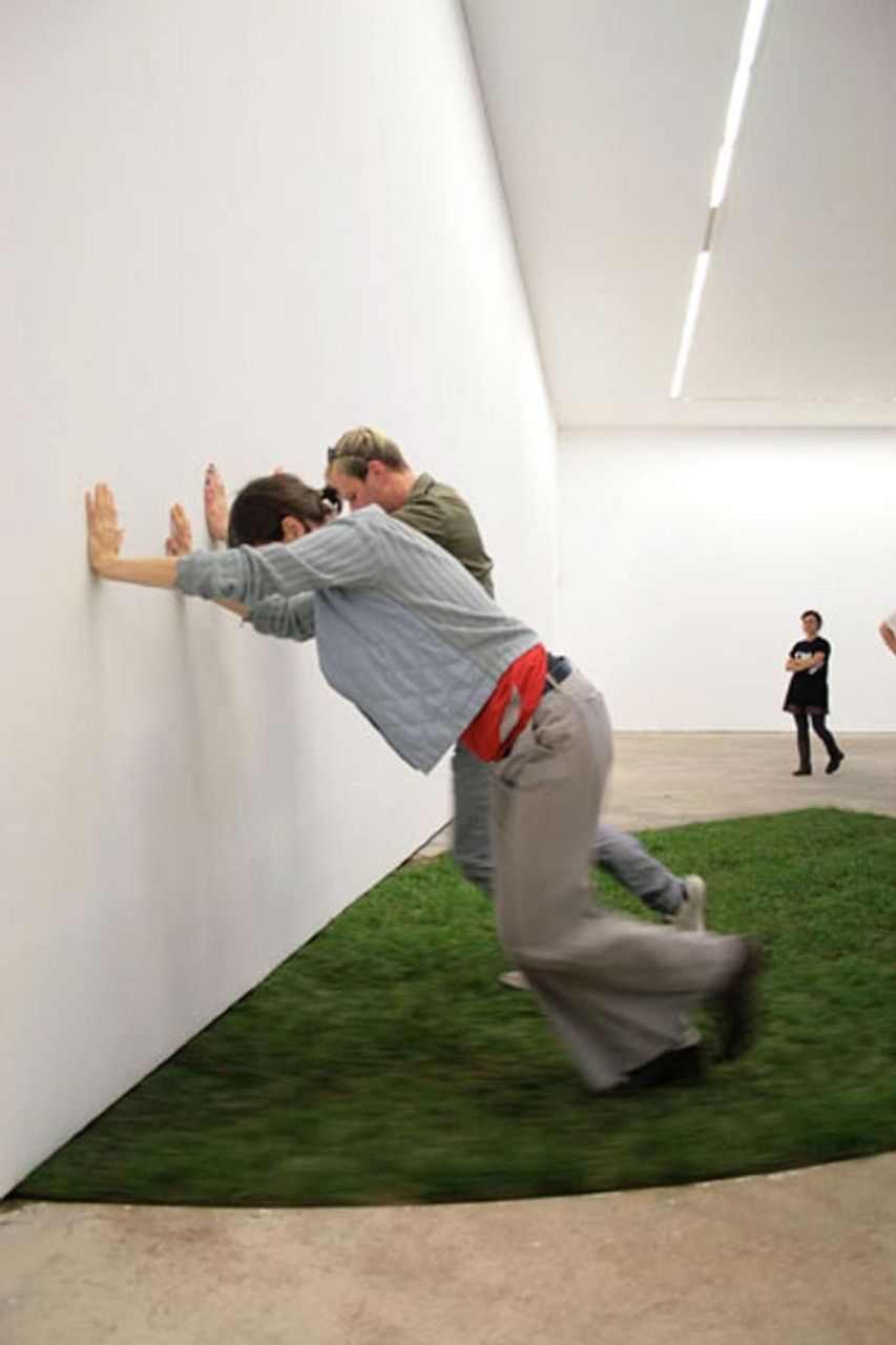 Renata Lucas, 
<i>Kunst-Werke, 2010 (Cabeça e cauda de cavalo)</i> Installation view 
KW Institute for Cotemporary Art. Photo Daniel Steegman. Per gentile concessione dell'artista
