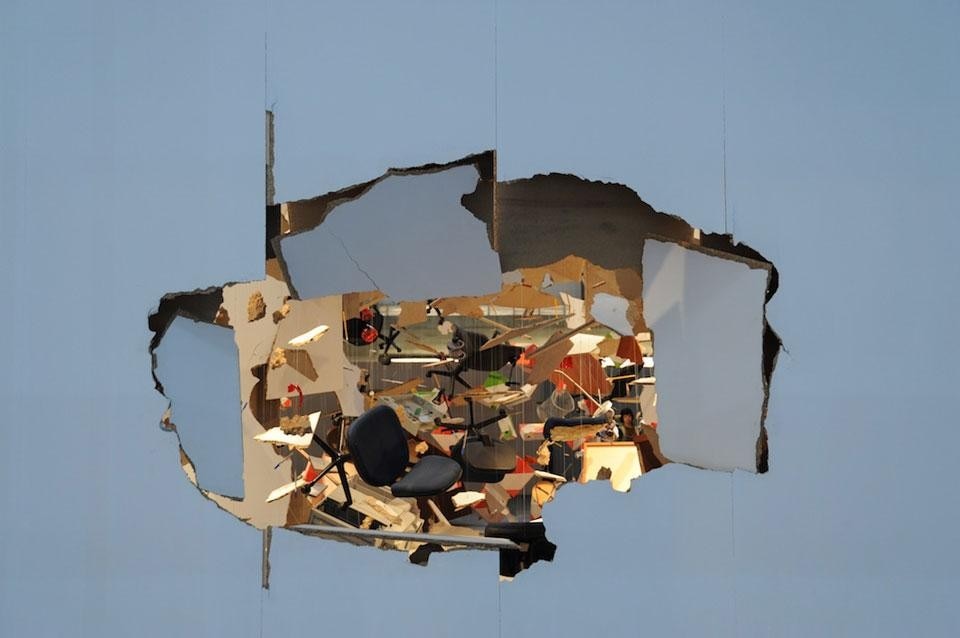 L'installazione del gruppo Los Carpinteros (i falegnami) commissionata dal quotidiano El Pais. Courtesy of Ivorypress & Los Carpinteros