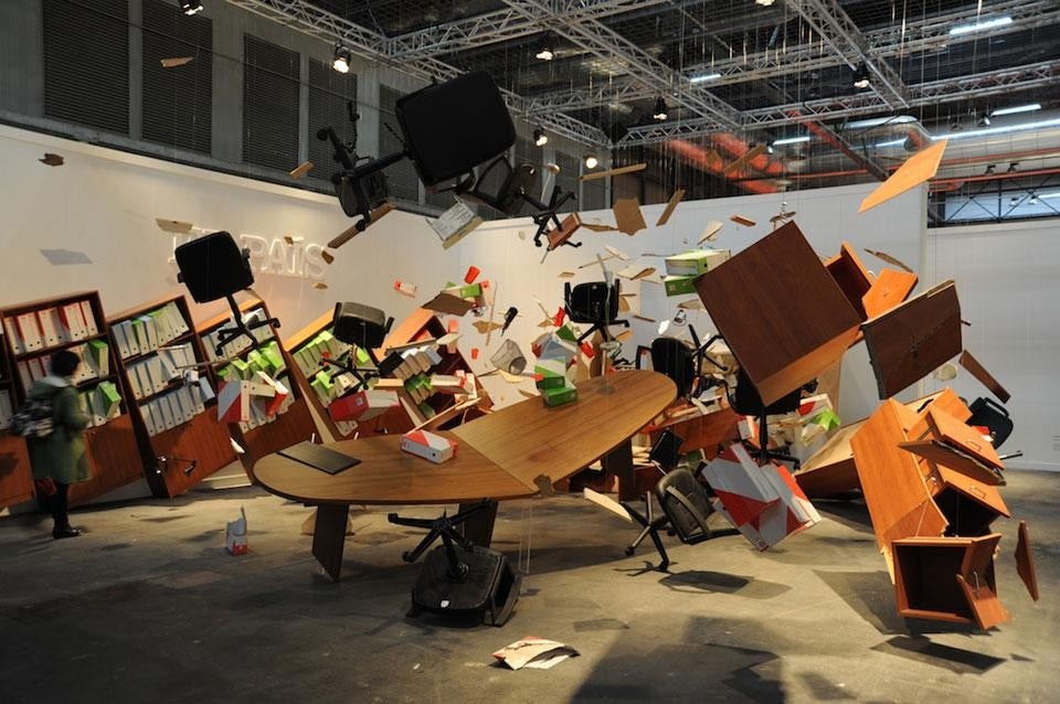 L'installazione del gruppo Los Carpinteros (i falegnami) commissionata dal quotidiano El Pais. Courtesy of Ivorypress & Los Carpinteros.