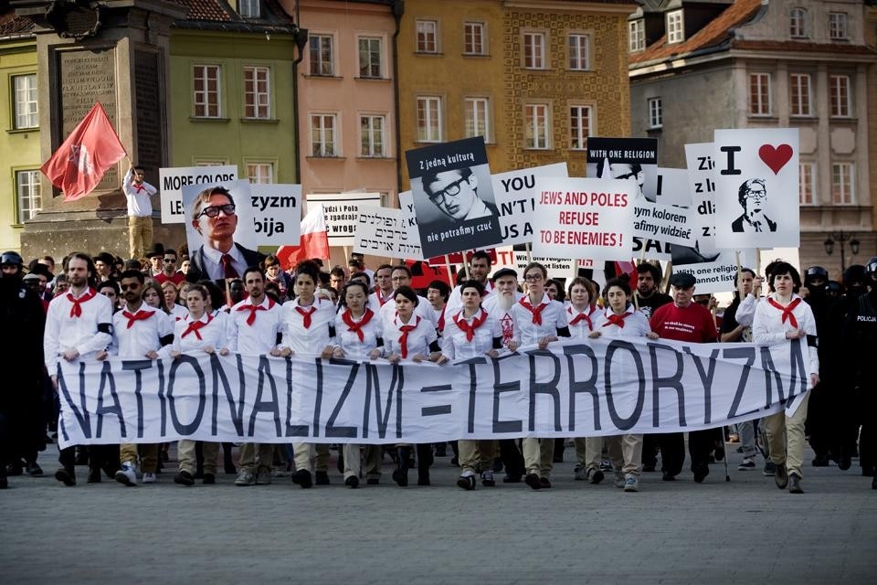 Qui sopra e foto di apertura: Yael Bartana, <i>Zamach (Assassination)</i>, 2011
Foto di produzione. Photo Marcin Kalinski.
