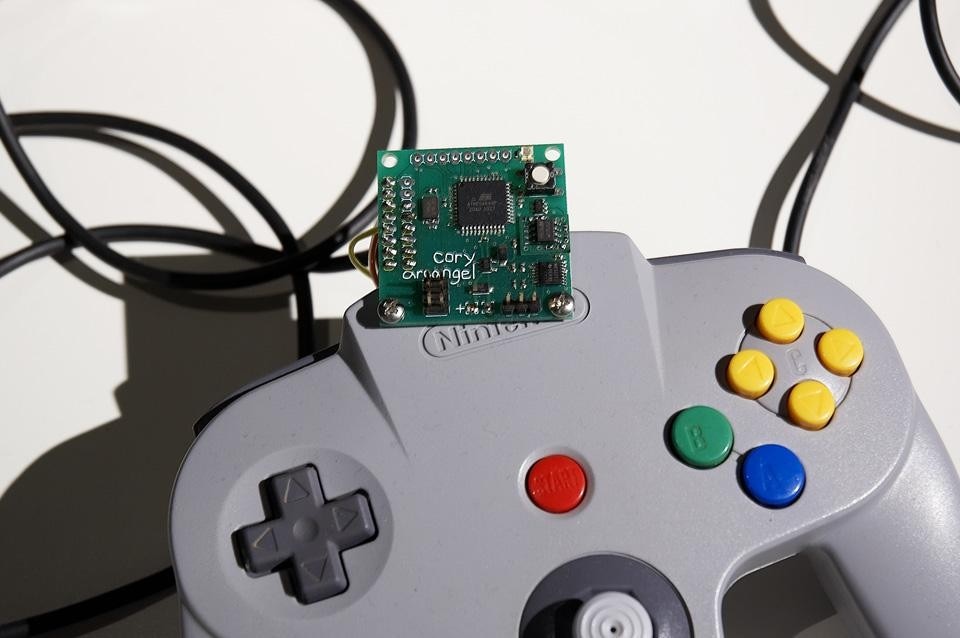 Cory Arcangel, <i>Various Self Playing Bowling Games (aka Beat the Champ)</i>, 2011. Co-commissione del Whitney Museum of American Art, New York, e Barbican Art
Gallery, Londra. Esposto al Barbican all'interno della mostra <i>Cory
Arcangel: Beat the Champ</i> (10 febbraio — 22 maggio 2011). Collezione dell'artista; Team Gallery, New York; Lisson Gallery, Londra; e Galerie Thaddaeus Ropac,
Salisburgo e Parigi (immagini dell'installazione al Barbican).