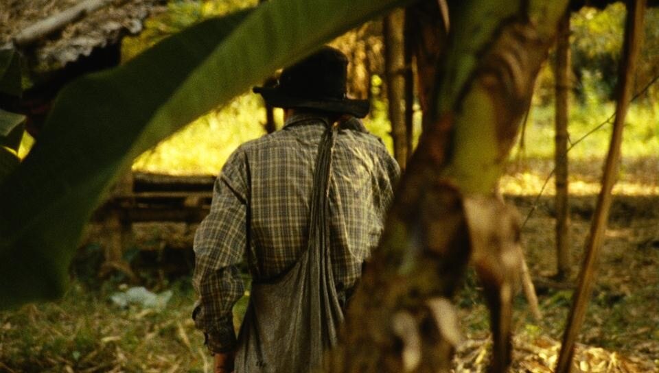 <i>Lung Neaw Visits his Neighbours</i>, 
un film di Rirkrit Tiravanija, S16mm/154 min.
