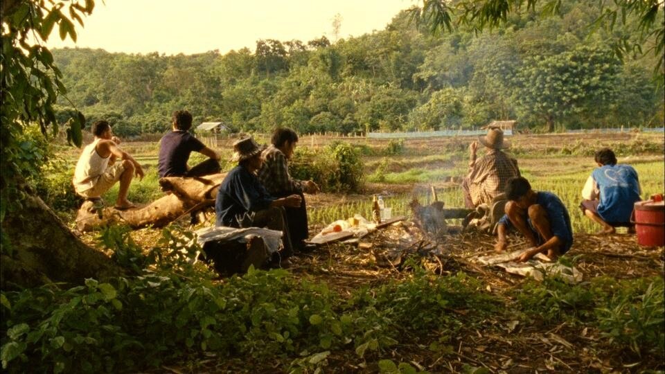 <i>Lung Neaw Visits his Neighbours</i>, 
un film di Rirkrit Tiravanija, S16mm/154 min.
