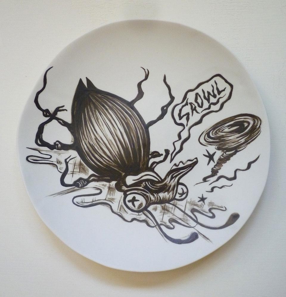 Il piatto con il disegno di Francesca Ghermandi realizzato in occasione di BilBolbul 2012 per la galleria Crete, nella collezione <i>Plat du jour</i>