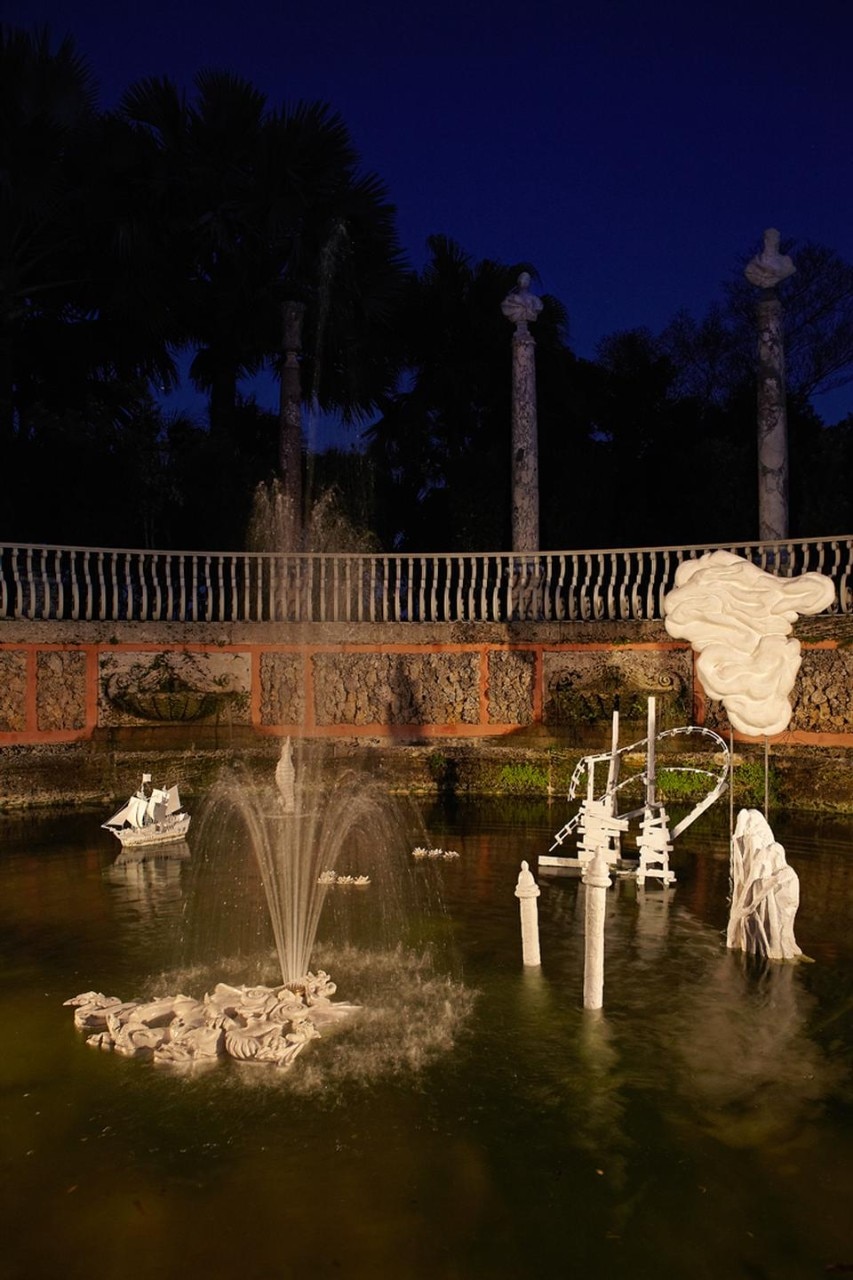 Francesco Simeti, <i>A seahorse, a caravel, and large quantities of concrete, stone, fill, topsoil, tiles, piping, trees and other plants</i>, 2012; vista della mostra al Vizcaya Museum and Gardens. © Vizcaya Museum and Gardens, Miami, Florida