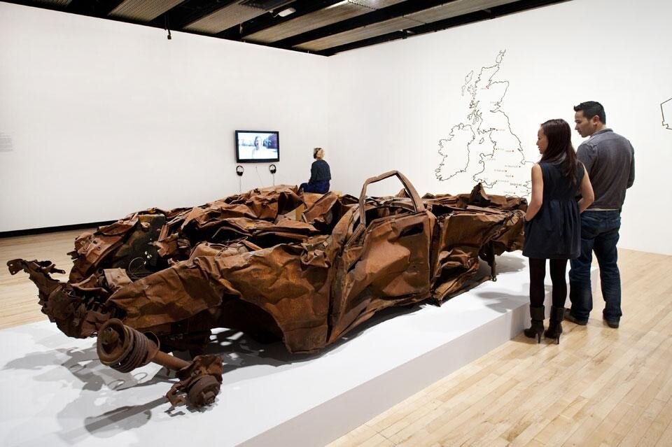 In apertura: Jeremy Deller, <i> Exodus</i>, 2012; qui sopra: <i> It Is What It Is</i>, 2009