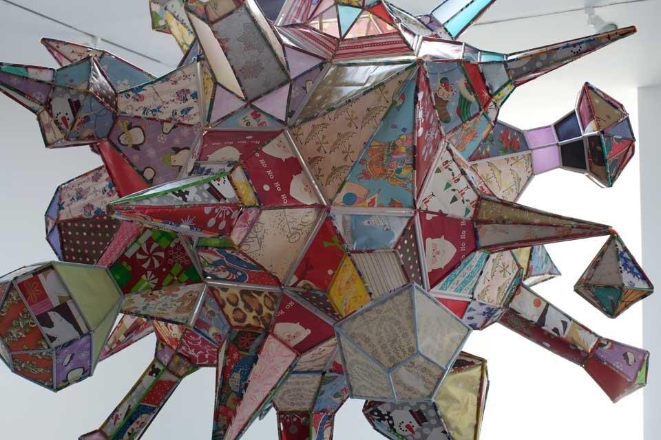 Kirsten Hassenfeld, <i>Star Upon Star</i>, 2011 (dettaglio). Per gentile concessione dell'artista e Peter Mendenhall Gallery, LA