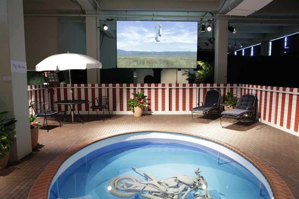 <i>Rebel</i>, mostra curata da James Franco per il MOCA nello showroom JF Chen di Los Angeles