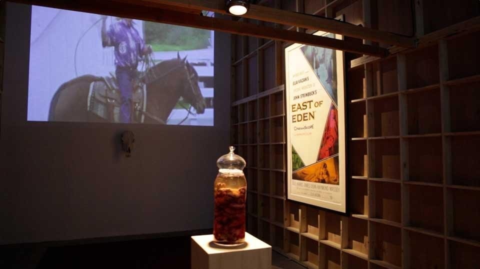 <i>Rebel</i>, mostra curata da James Franco per il MOCA nello showroom JF Chen di Los Angeles