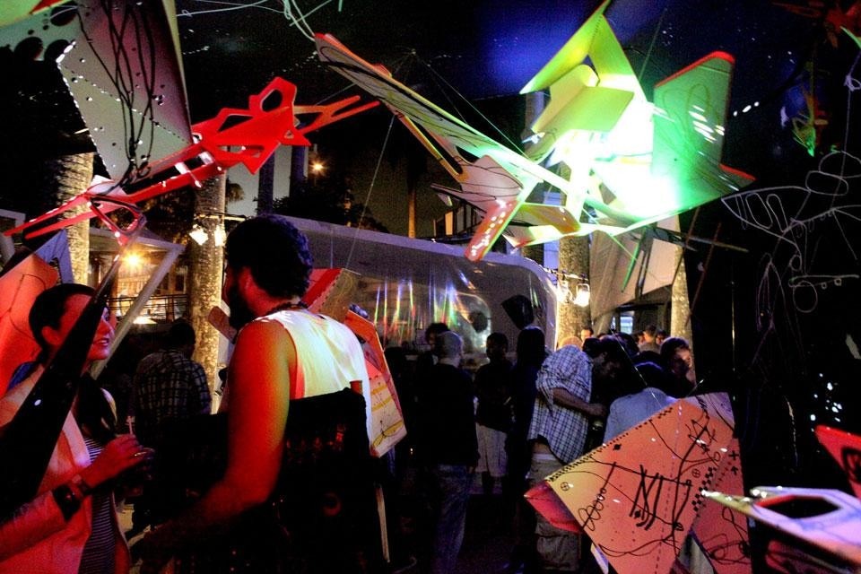 Faíscas, installazione <i>Supernova</i> al Circo Voador, Rio de Janeiro