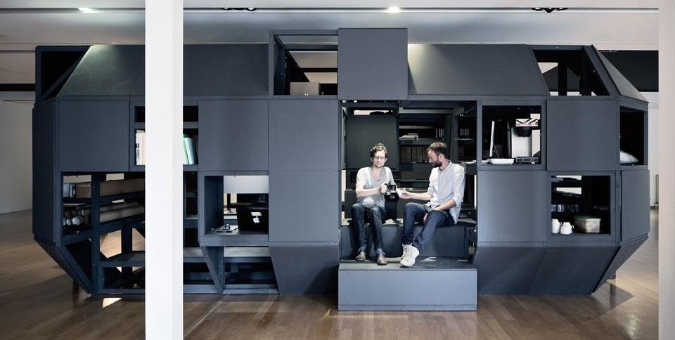 Nilsson Pflugfelder: installazione <i>Verbandkammer</i>, evento collaterale di <i>Manifesta 9</i>, al FLACC di Genk, 2012