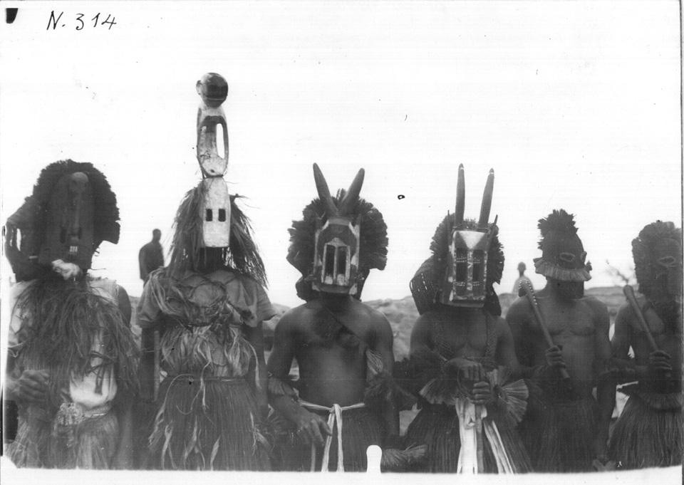 Maschere Dogon. Fondi Marcel-Griaule, Bibliothèque Éric-de-Dampierre, MAE, Université Paris Ouest Nanterre La Défense, Francia