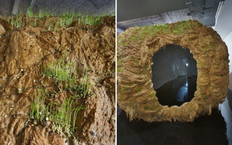 Michel Blazy, <i>La grotte</i>, 2012. Photo Martin Argyroglo. FRAC Île-de-France / Le Plateau