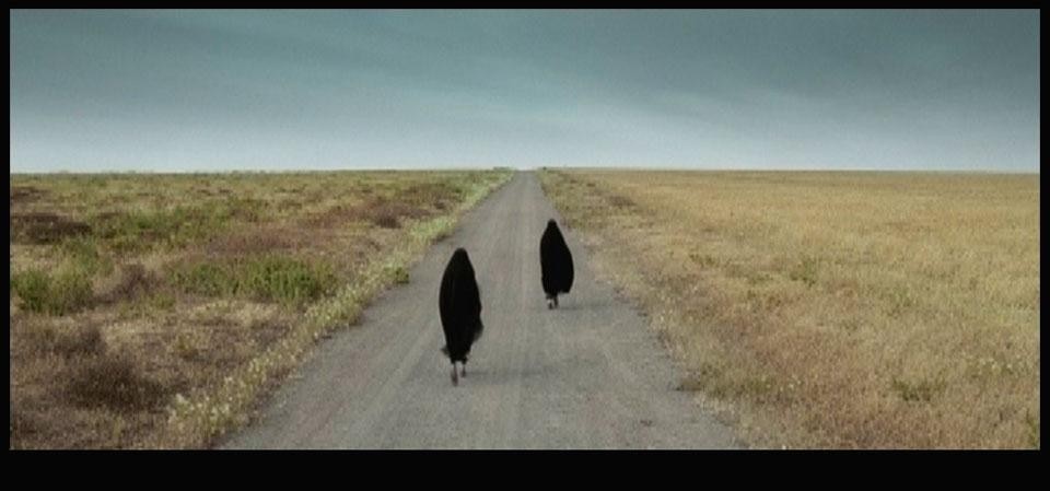 Shirin Neshat, <i>Faezeh</i>, 2008, pellicola 35mm trasferita su Blue Ray, 13'42”. © Shirin Neshat. Courtesy Jerôme de Noirmont, Paris