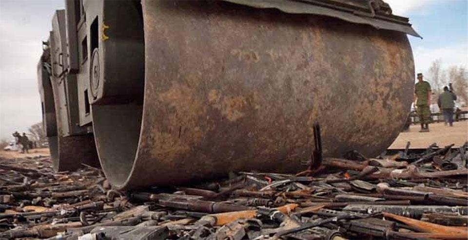 6.700 armi da fuoco confiscate dal ministero della Difesa Nazionale vengono distrutte da un compressore
a Ciudad Juárez