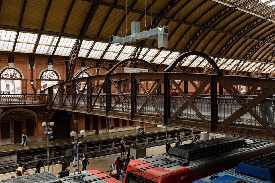 Charlotte Posenenske, <i>Square Tubes</i>, vista dell'installazione alla Estação da Luz