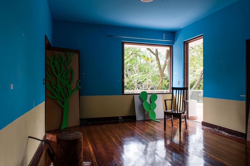 L'edificio considerato la prima casa moderna del Brasile, costruito dall'architetto Gregori Warchavchik nel 1928, ospita le sculture sonore <i>Looking at Listening</i> di Sergei Tcherepnin ed Ei Arakawa