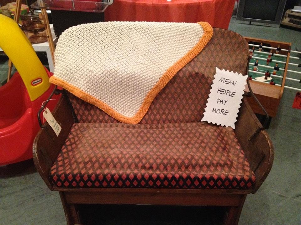 Martha Rosler, <i>Meta-Monumental Garage Sale</i>, vista dell'installazione al Museum of Modern Art, New York. Photo Aileen Kwun