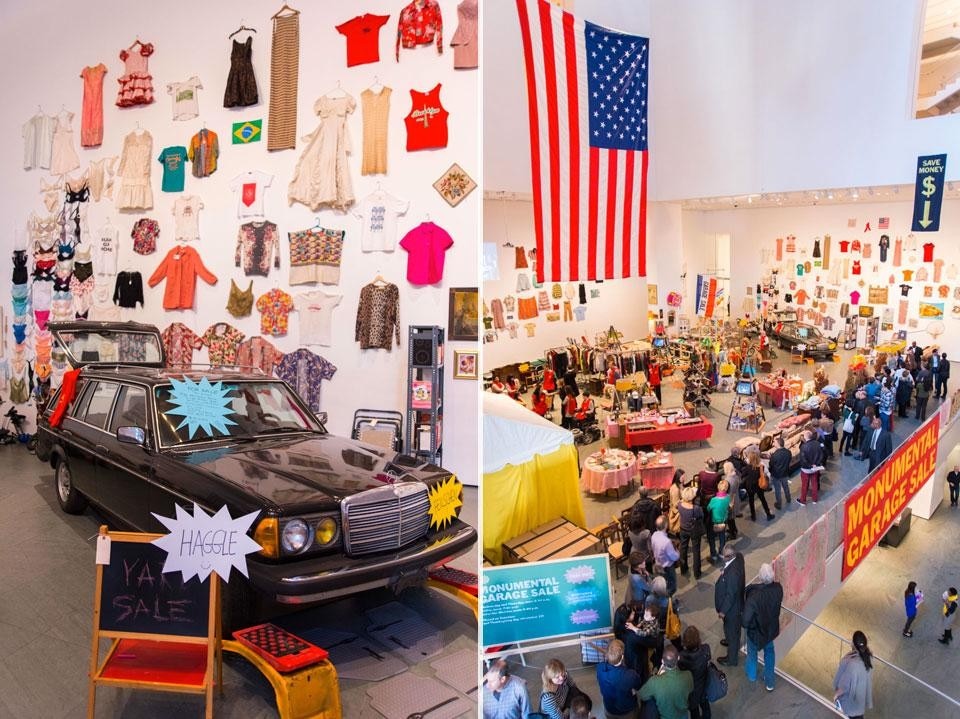 Martha Rosler <i>Meta-Monumental Garage Sale</i>, vista dell'installazione al Museum of Modern Art, New York. Photo Scott Rudd