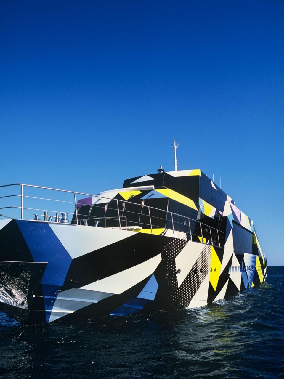 <i>Guilty</i> di Jeff Koons e Ivana Porfiri. Photo Andrea Ferrari