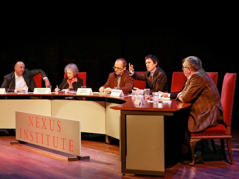 La seconda parte della discussione, con Margaret Atwood, Evgeny Morozov, Rory Stewart, Parag Khanna e John Gray, moderata da Rob Riemen. Photo Dolph Cantrijn