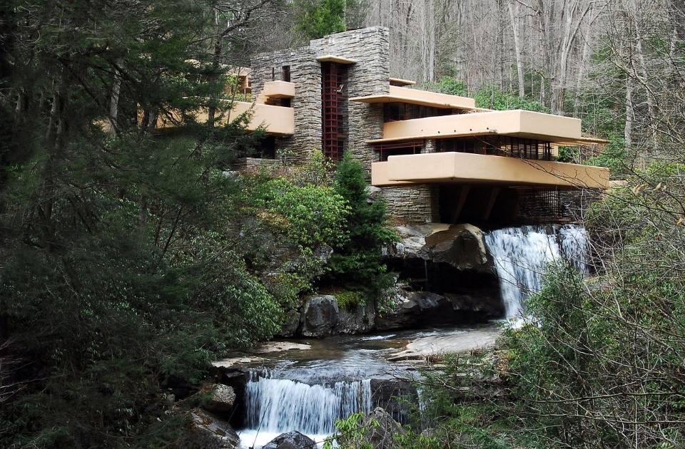 Frank Lloyd Wright, Casa Kaufmann, Mill Run, Pennsylvania, 1936-1939. Fonte: Wikicommons / lachrimae72