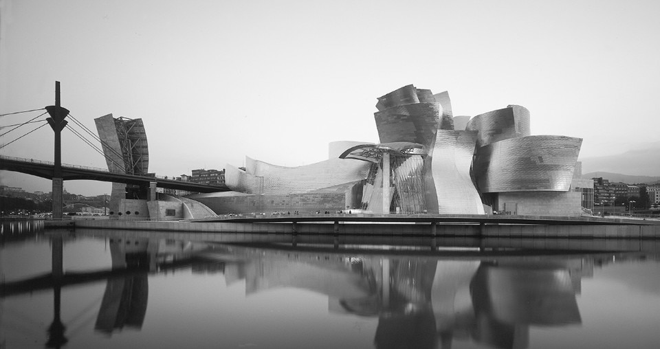 Frank Gehry, Guggenheim Museum, Bilbao, Spagna, 1997. Foto © Christian Richters. Da Domus 798, novembre 1997