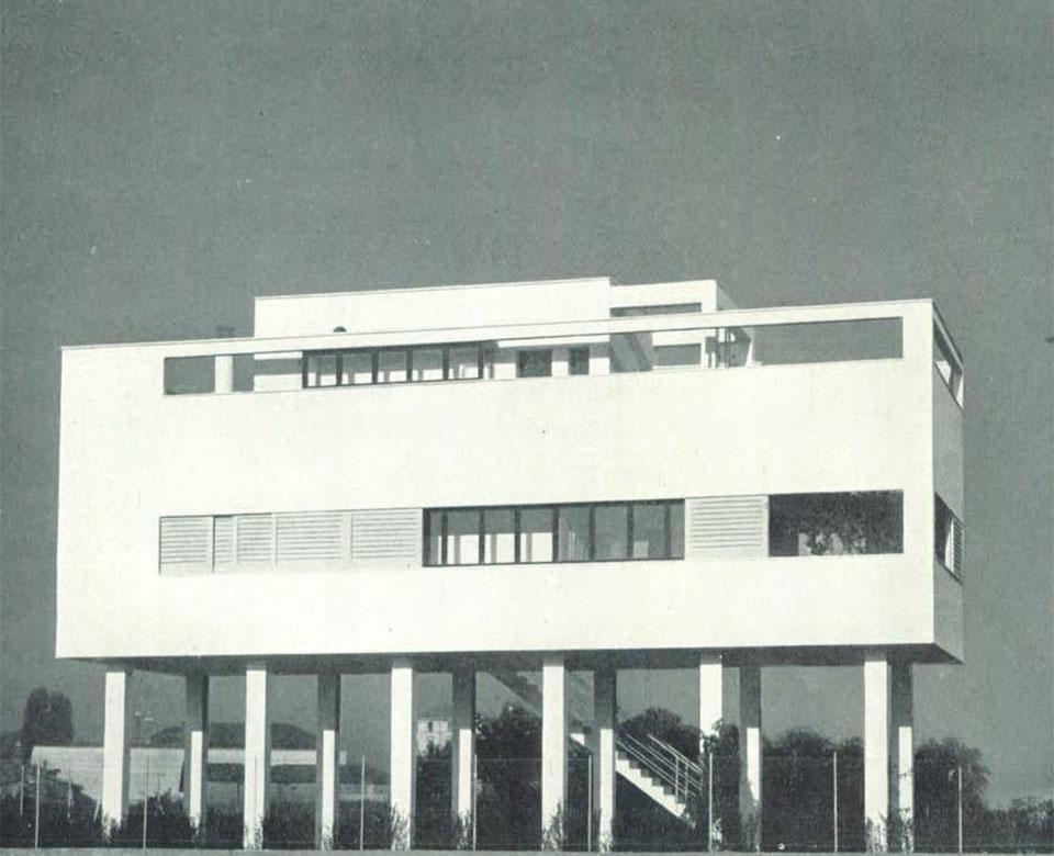 Casa dell'architetto Luigi Figini al Villaggio dei Giornalisti in Milano. Fronte est