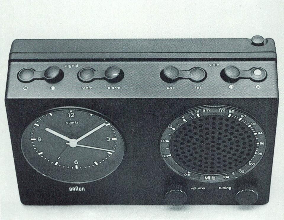 Dieter Rams, Braun Signal ABR 21, radio-sveglia compatta alimentata a rete o a batteria, con orologio a quarzo