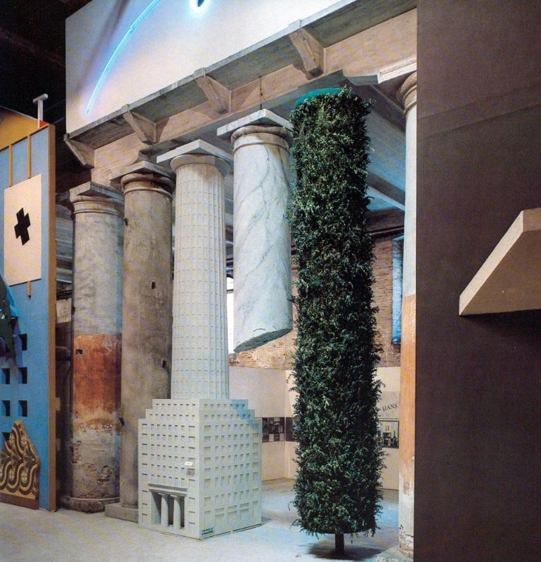 Dettaglio pagine interne Domus 605 / aprile 1980. Biennale di Architettura di Venezia 1980 <em>The Presence of the Past</em>. Facciata di Hans Hollein