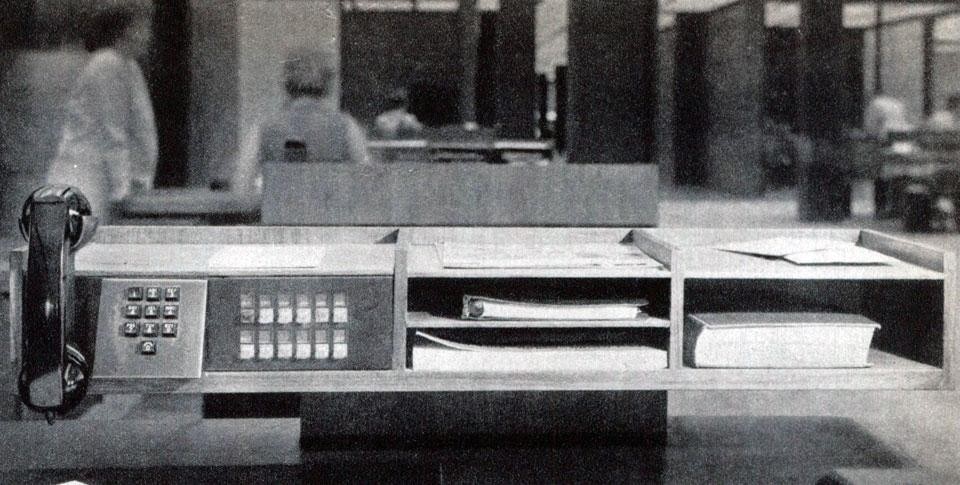 Dettaglio degli elementi d'arredo degli uffici, disegnati dallo studio Saarinen. Domus 422 / gennaio 1965, vista pagine interne