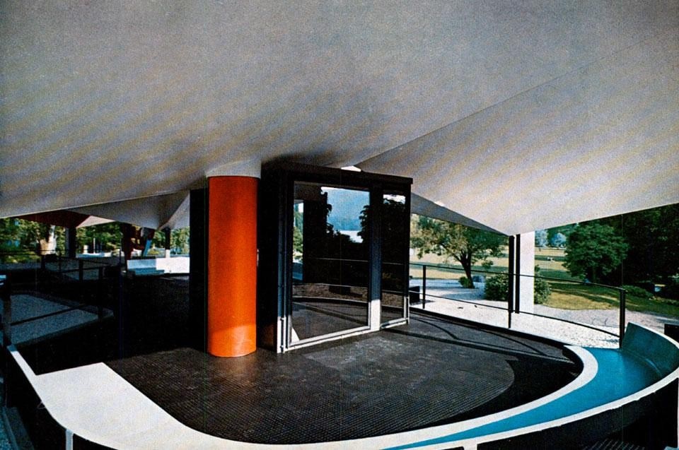 Vista a colori del centro Le Corbusier Heidi Weber a Zurigo, foto Casati-Domus. Domus 455 / ottobre 1967, vista pagine interne