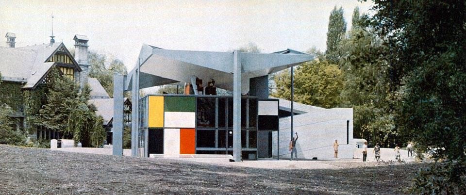 Vista a colori del centro Le Corbusier Heidi Weber a Zurigo, foto Casati-Domus. Domus 455 / ottobre 1967, vista pagine interne