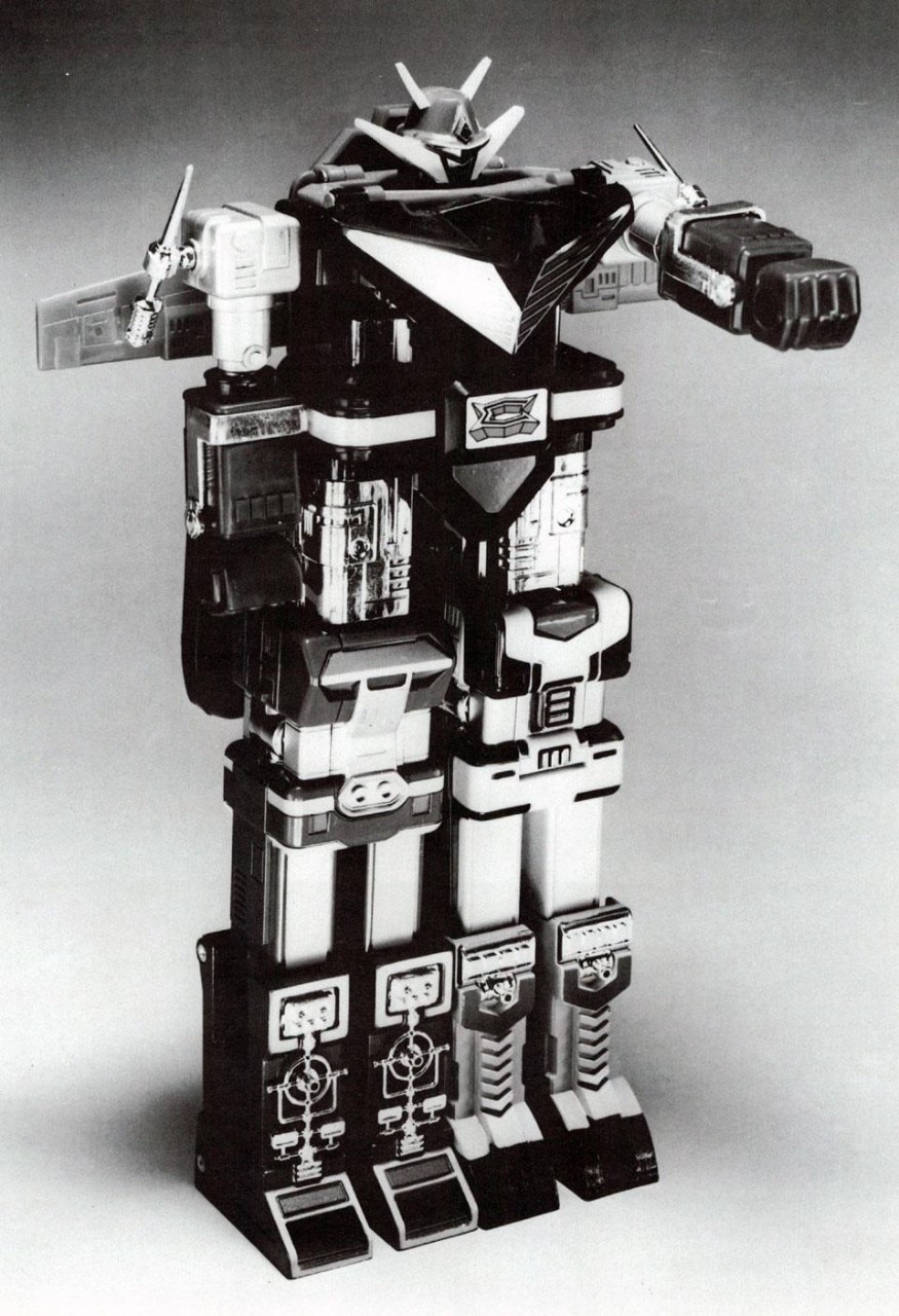 <em>Godsigma</em>, robot giocattolo (Proprietà Godaikin), Giappone 1983. Domus 651 / giugno 1984, vista pagine interne 