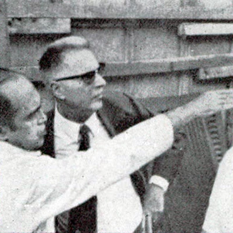 Oscar Niemeyer con Jean Prouvé, al quale si deve la progettazione delle courtain-wall. <em>Domus</em> 511, giugno 1972; vista pagine interne