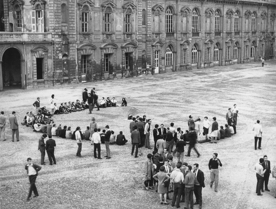 Un'indagine sulle facoltà di Architettura di Venezia e Torino. Domus 563, ottobre 1976, vista pagine interne