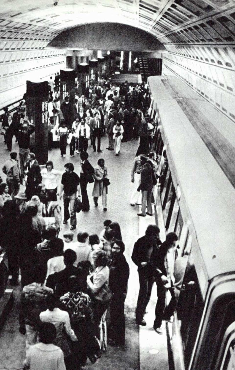 Una delle stazioni della metropolitana di Washington (photo Paul Myatt). Domus 564 / novembre 1976; vista pagine interne