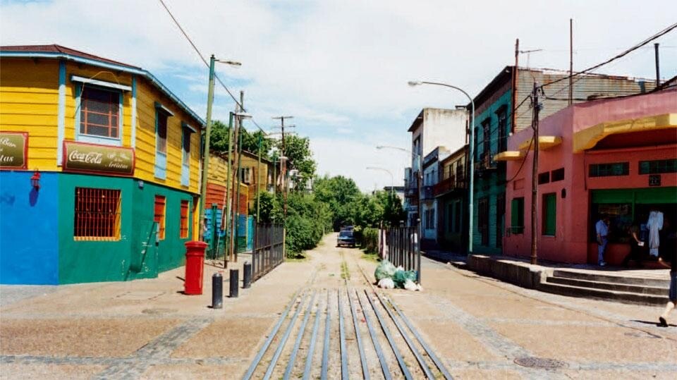 Gabriele Basilico legge Buenos Aires in <em>Domus</em> 875 / novembre 2004. Vista pagine interne