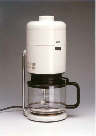 Il modello “KF 20, Aromaster”, 1972, Design F. Seiffert. Era la prima macchina per il caffè, ad avere il filtro posizionato direttamente sopra al contenitore

