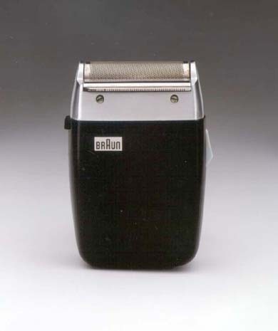 Il rasoio elettrico “Sixtant SM31”, 1962, design G.A. Müller e H. Gugelot, una assoluta novità per il colore nero e la forma
