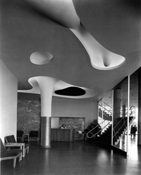 Soffitto della sede dell'American Stove Company, 1947-48, St. Louis, Missouri. Progettato da Harris Armstrong. Foto Hedrich-Blessing. 