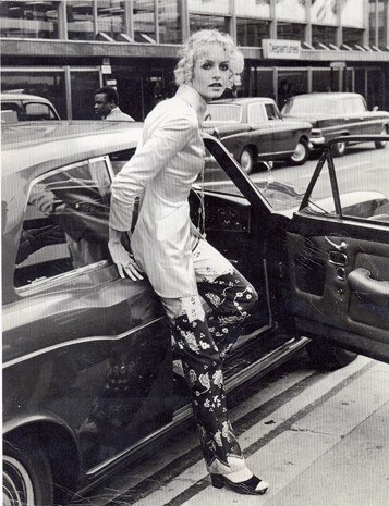 Twiggy in un completo di Ossie Clark (1970). Copyright © del fotografo
