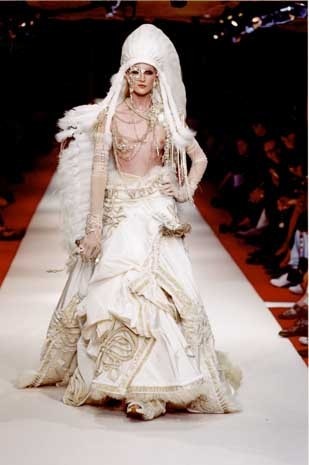 Abito da sposa di Jean Paul Gaultier Haute Couture, collezione autunno / inverno 2002
